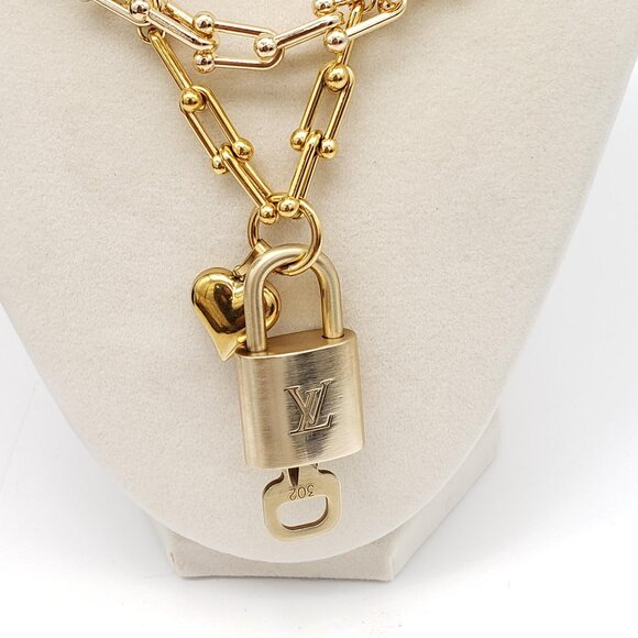 Authentic Louis Vuitton Gold Padlock w/ Unbranded Fashion Stainless Steel Chain - Picture 5 of 7